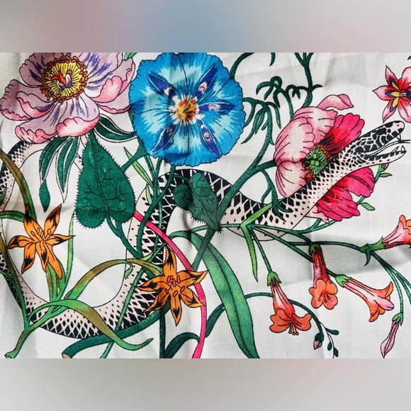 Gucci Flora Snake Print Silk Twill Scarf - Picture 3 of 12